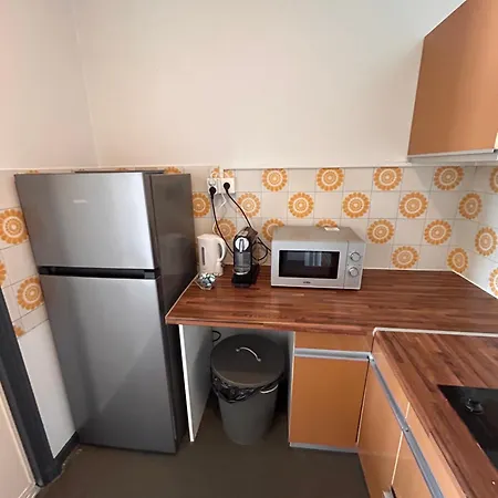 Apartment Centre *